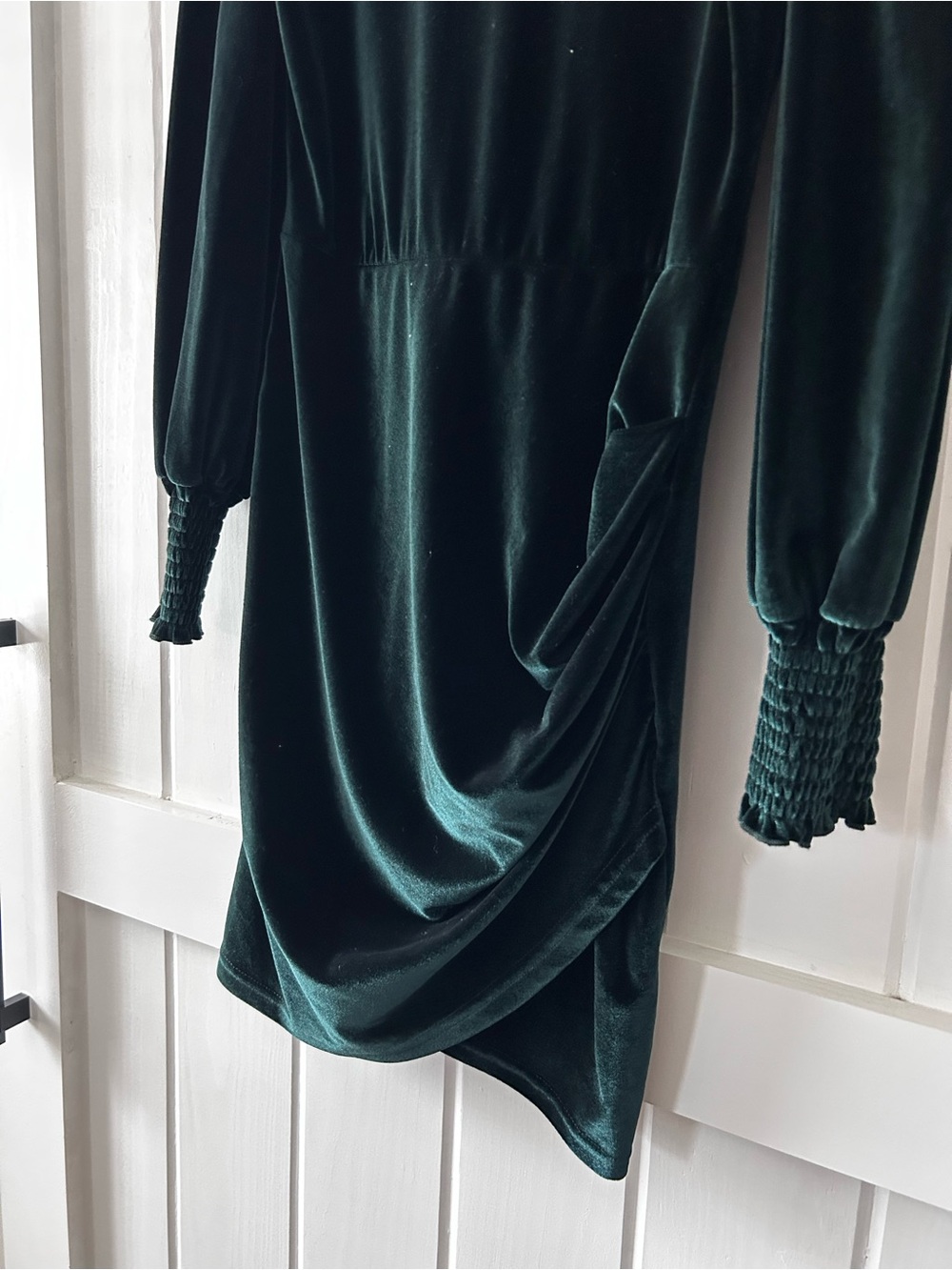 Velvet Long-Sleeve Green Cocktail Dress - Picture 2 of 6
